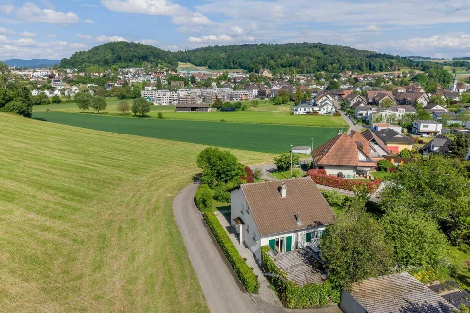 Maison individuelle de 5,5 pièces avec jardin charmant dans un emplacement surélevé