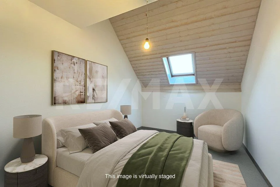 Bright 4.5-room attic apartment with balcony in a quiet location