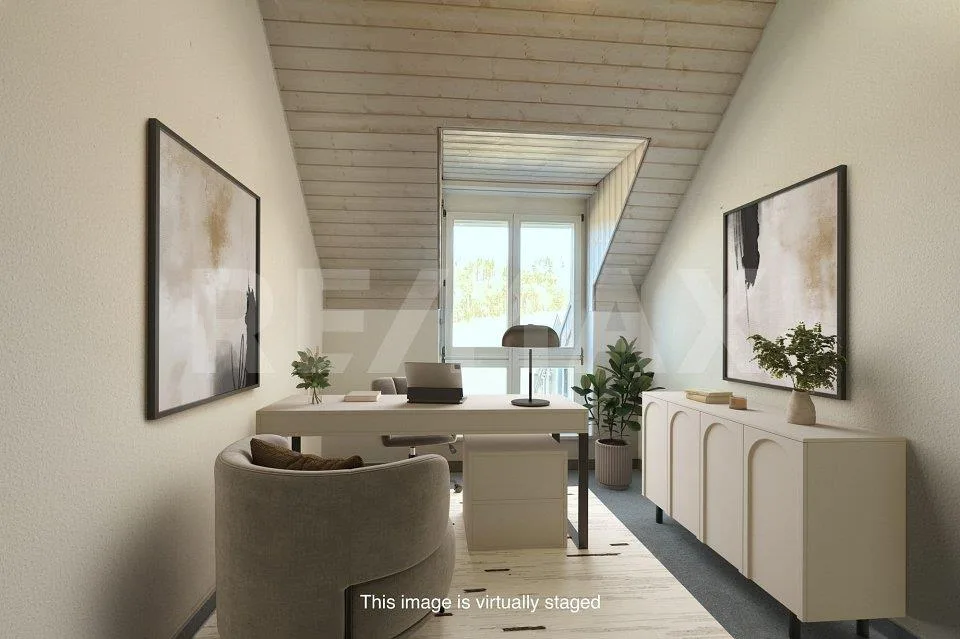 Bright 4.5-room attic apartment with balcony in a quiet location