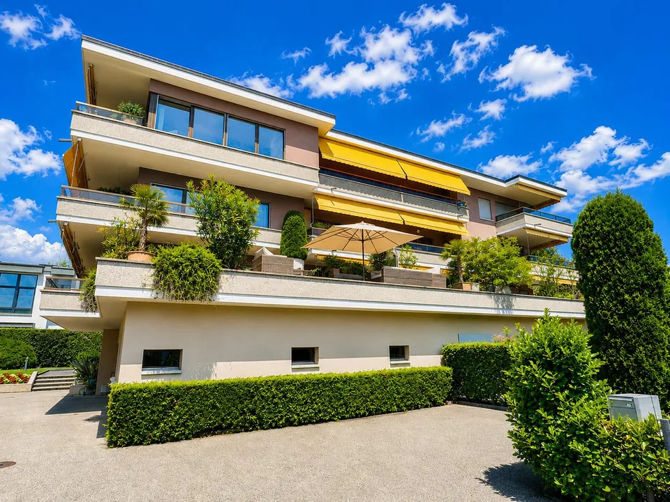 Spazioso e tranquillo appartamento 3,5 locali con giardino privato