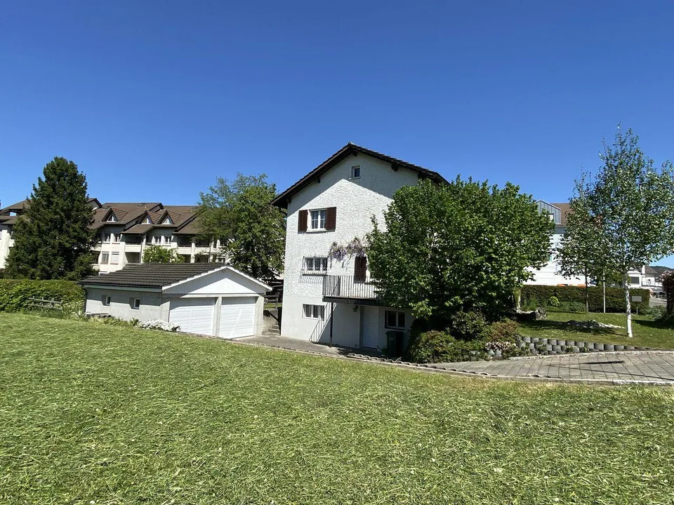5 1/2 Zi.-Einfamilienhaus mit sep. Doppelgarage