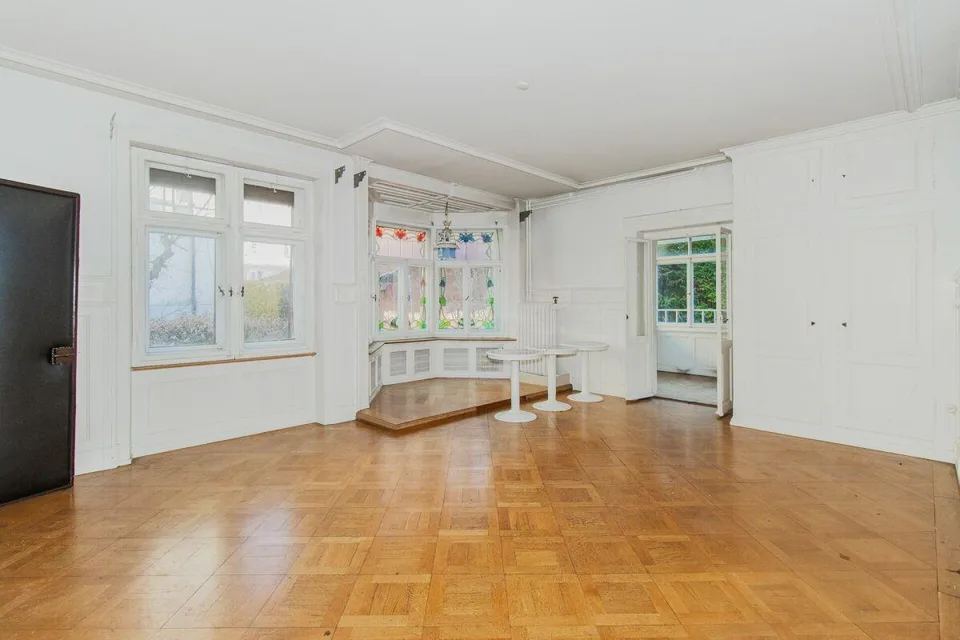 Villa di città elegante di 15,5 locali in una posizione di parco preferita
