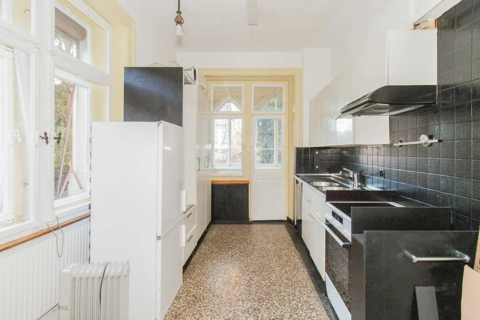 Villa di città elegante di 15,5 locali in una posizione di parco preferita