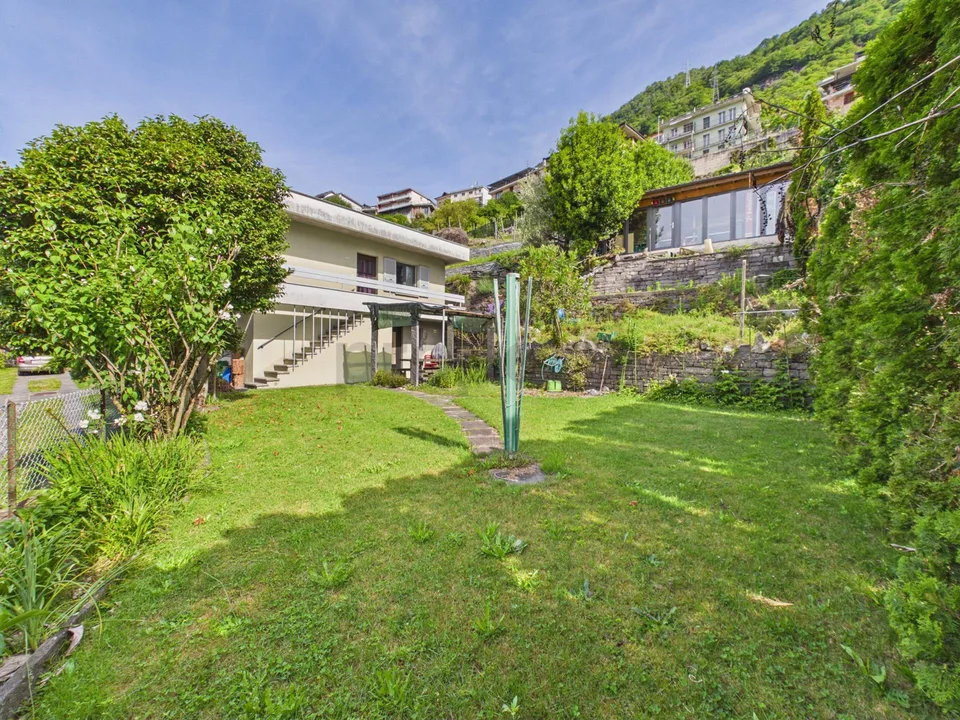 Spaziosa casa multifamiliare con grande potenziale a Riazzino