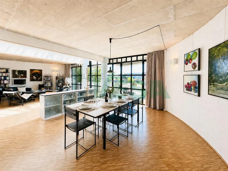 Iconica villa "Casa Rotonda" firmata Mario Botta con bel giardino