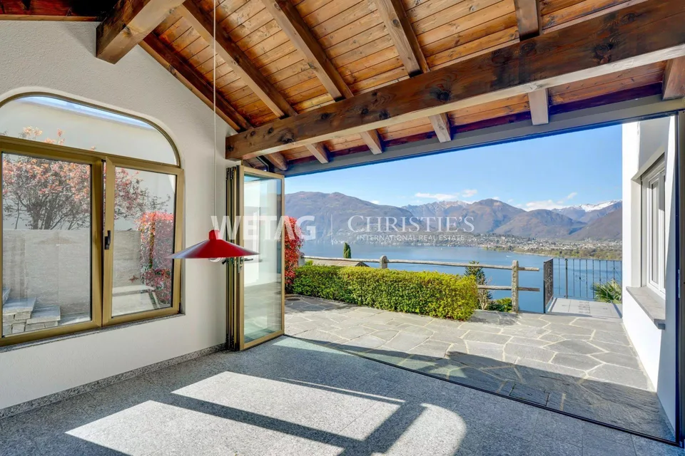 Gambarogno?San Nazzaro: villa moderna con vista panoramica sul Lago Maggiore, ideale anche come residenza di vacanza, in vendita