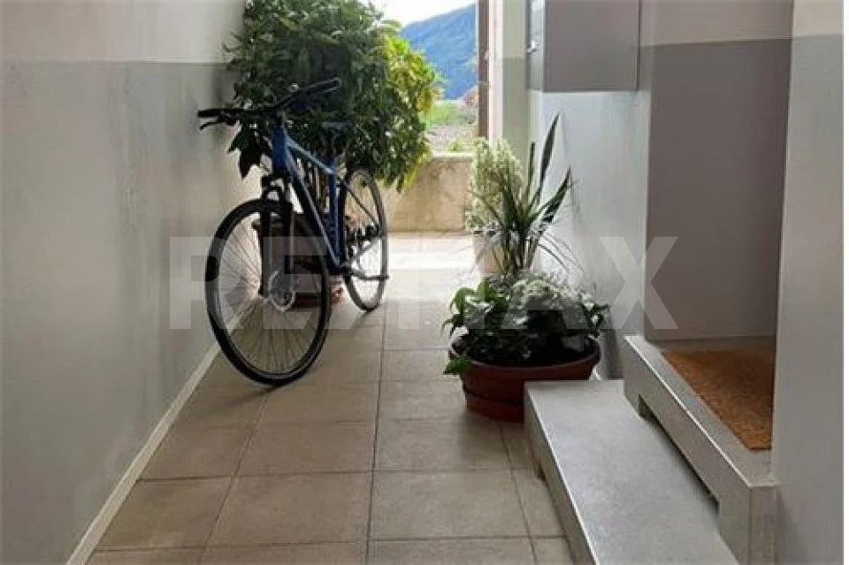 Arogno – Casa bifamiliare di nucleo con grottino, terrazza e cortile