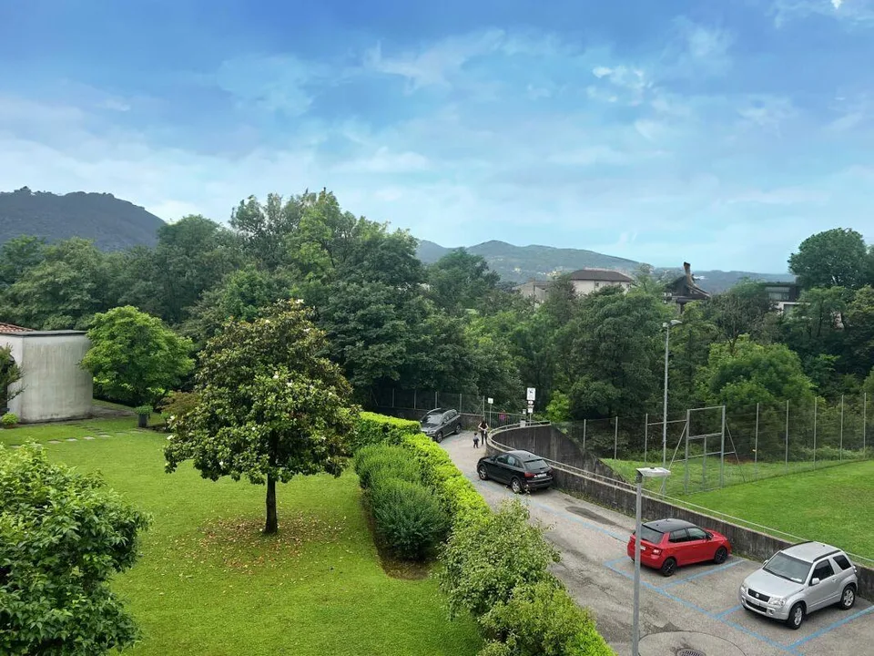 Wohnung mit 3.5 Zimmern, möbliert, mit Balkon – Foto 10 von 12