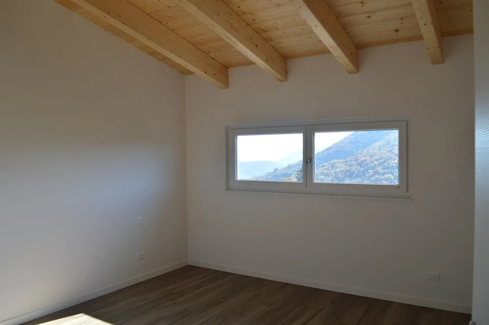VILLA UNIFAMILIARE DI 5.5 LOCALI CON GIARDINO – foto 8 di 13