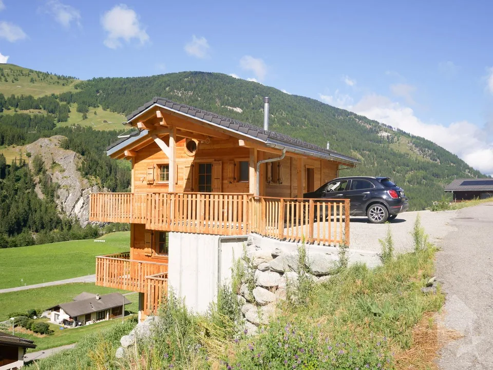 Superbe chalet neuf à Liddes ! Ensoleillement top et belle vue !