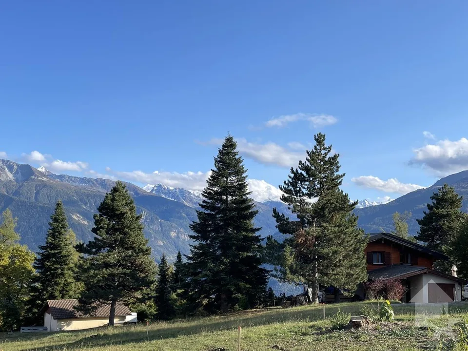 En construction, chalet traditionnel, quartier calme, vue panoramique