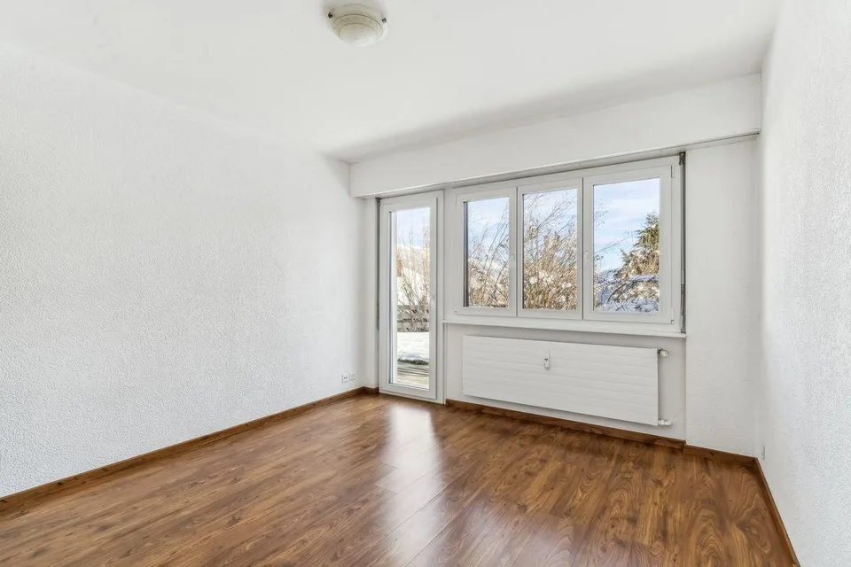 Luminoso appartamento di 3.5 locali con terrazza e terreno privato a Mollens