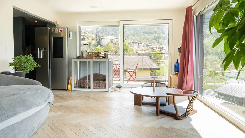 Hochwertige 2.5-Zimmer-Erstwohnung mit Hobbyraum und einmaliger Aus...