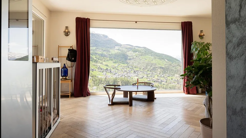 Hochwertige 2.5-Zimmer-Erstwohnung mit Hobbyraum und einmaliger Aus...