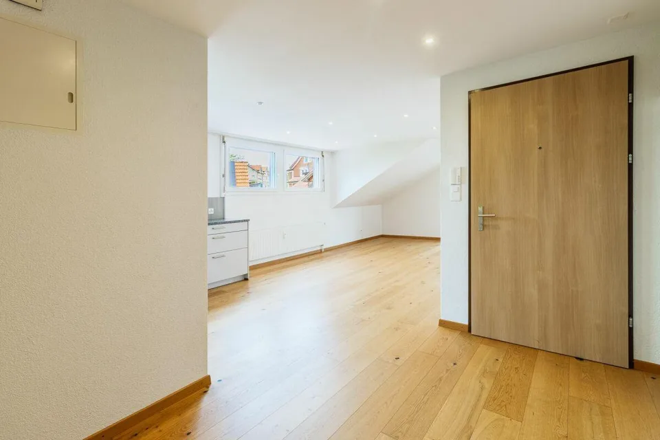 Helle 3.5-Zimmer-Dachwohnung mit offenem Wohnbereich