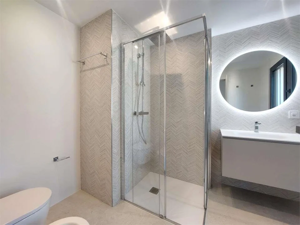 2692_Canobbio, 4,5 pièces rénové avec jardin privé