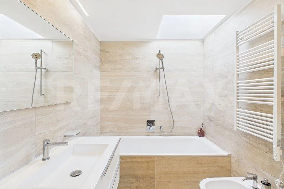 Attico con grande terrazza e vista Lago – photo 11 sur 13