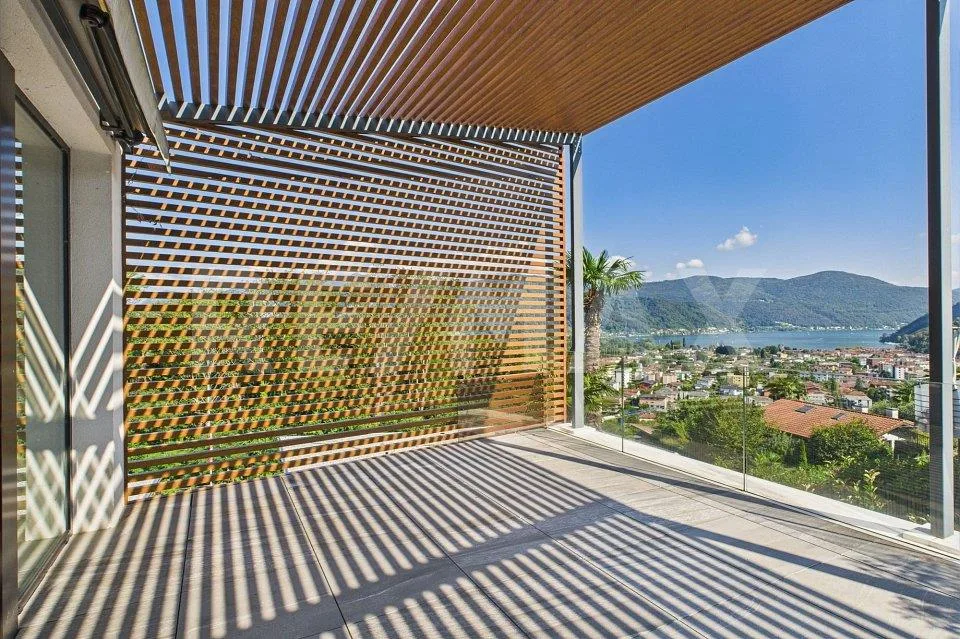 Attico con grande terrazza e vista Lago