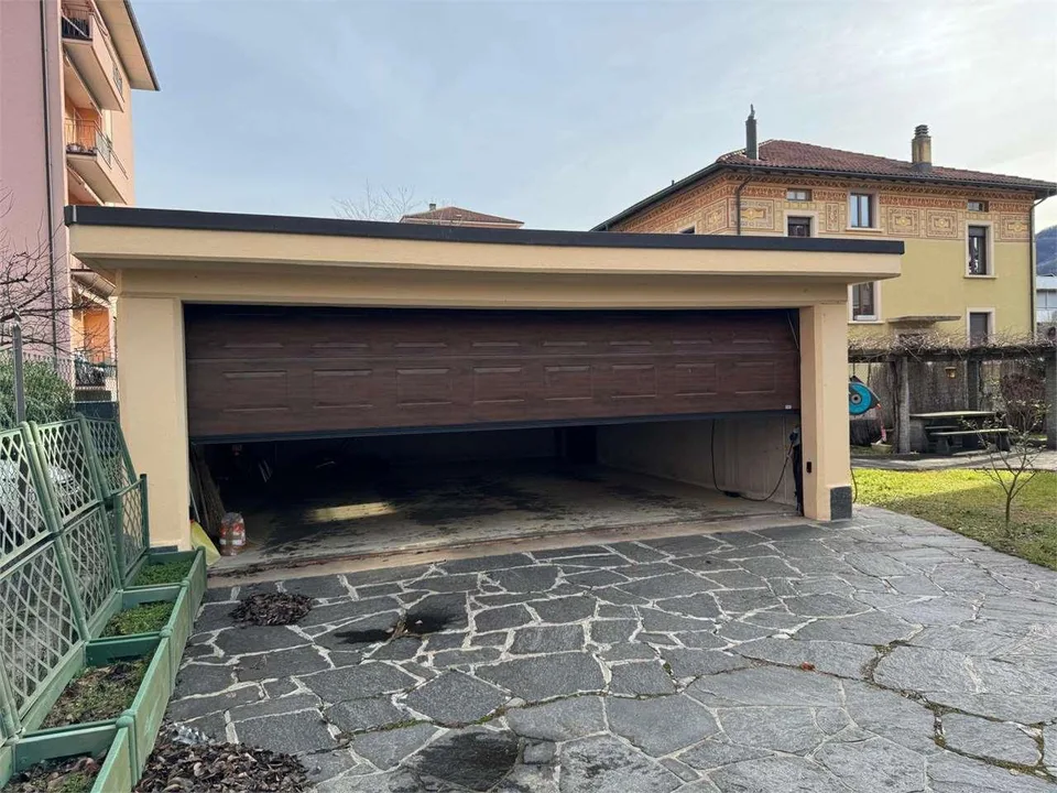 Noble house for rent in Chiasso close to the center with large garden – photo 8 of 8