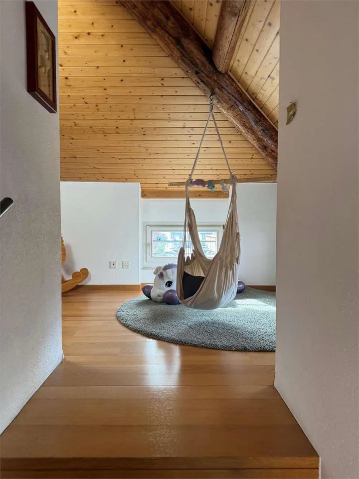 Noble house for rent in Chiasso close to the center with large garden