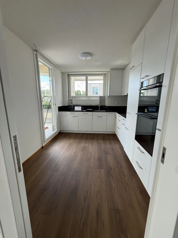 Appartement en attique spacieux de 5,5 pièces au cœur de Kloten