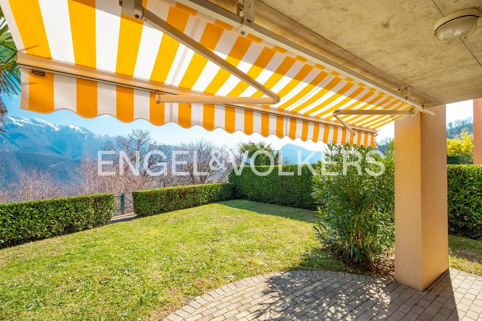 Casa con giardino in posizione tranquilla