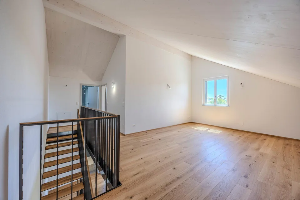 Neues exklusives 6 - 7.5-Zimmer Doppeleinfamilienhaus