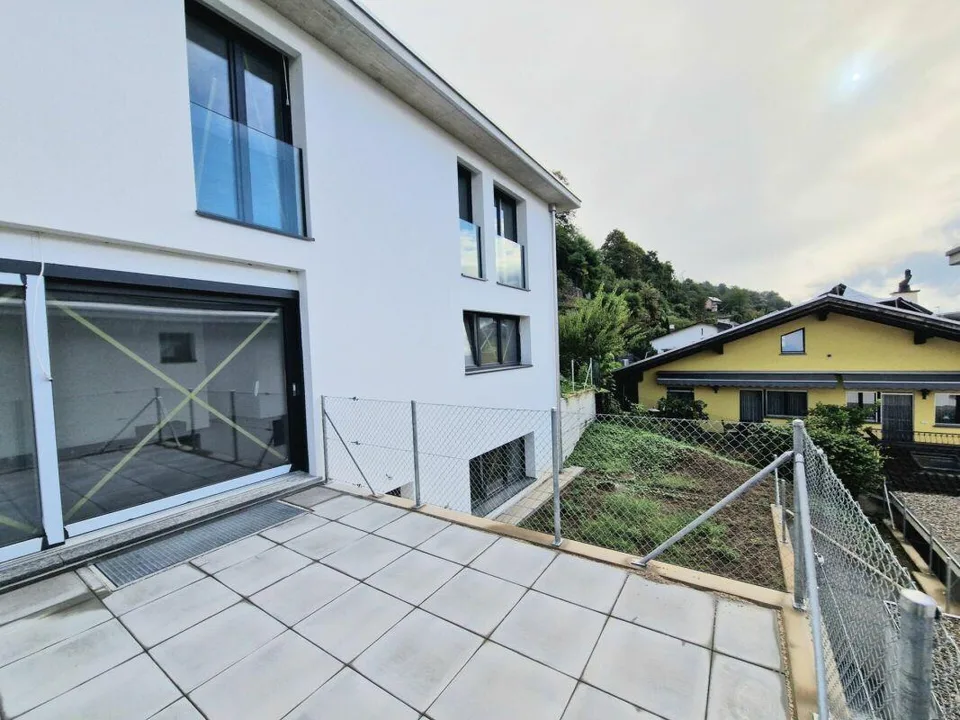 Vente à Cugnasco - Nouvelle maison unifamiliale de 5,5 pièces avec jardin privé