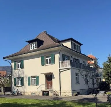 Maison de maître avec un logement un local commercial