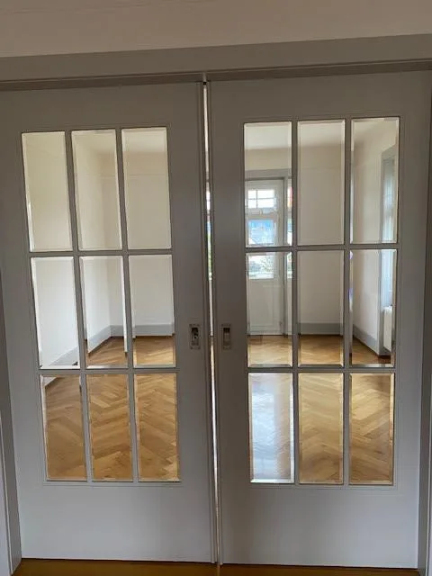 Herrliches Hauptgebäude mit einem Wohnraum und einem Gewerberaum