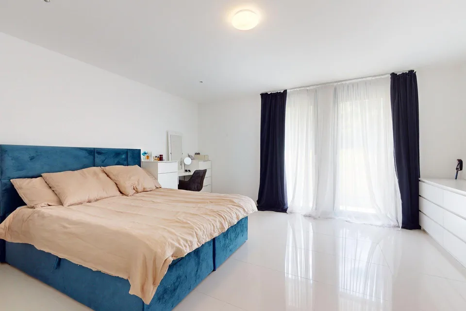 RESERVIERT: Lichtdurchflutete Traumwohnung in Studen – Foto 7 von 12