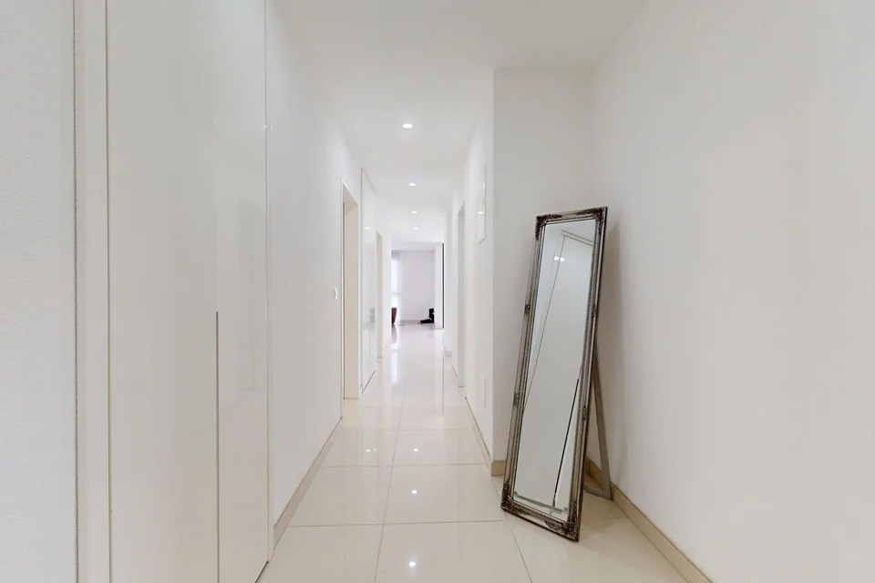 RESERVIERT: Lichtdurchflutete Traumwohnung in Studen – Foto 10 von 12