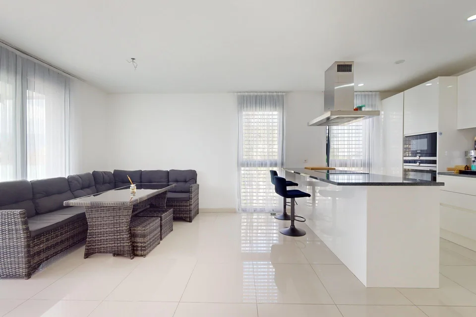 RESERVIERT: Lichtdurchflutete Traumwohnung in Studen – Foto 11 von 12