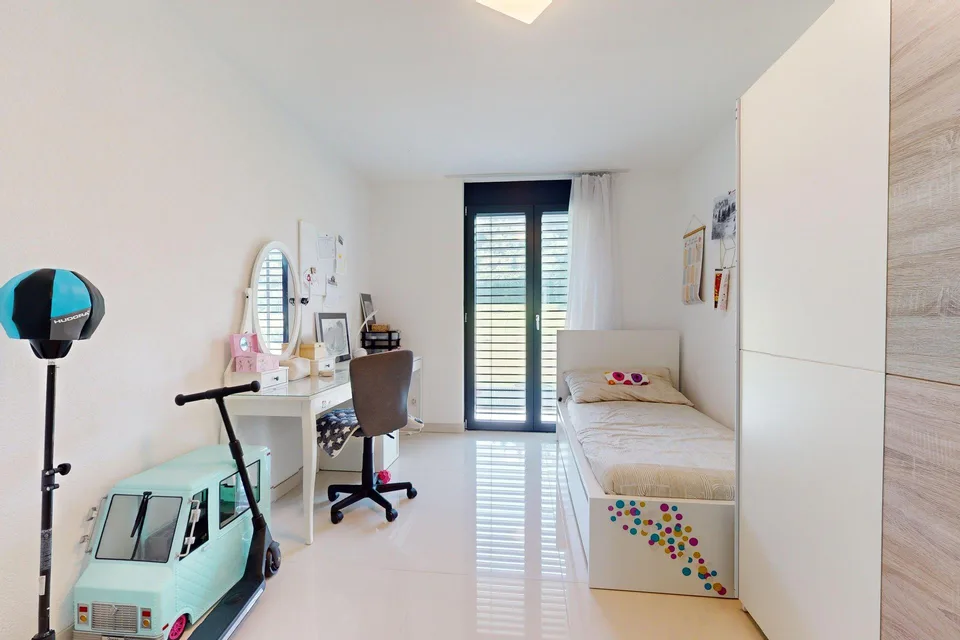 RESERVIERT: Lichtdurchflutete Traumwohnung in Studen – Foto 9 von 12