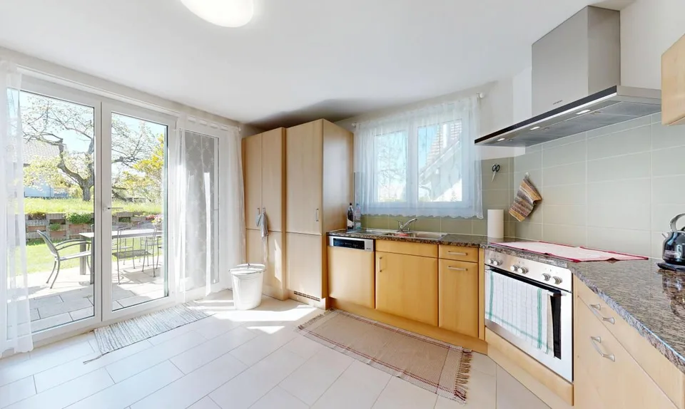Casa unifamiliare di 5,5 stanze ben tenuta nel verde