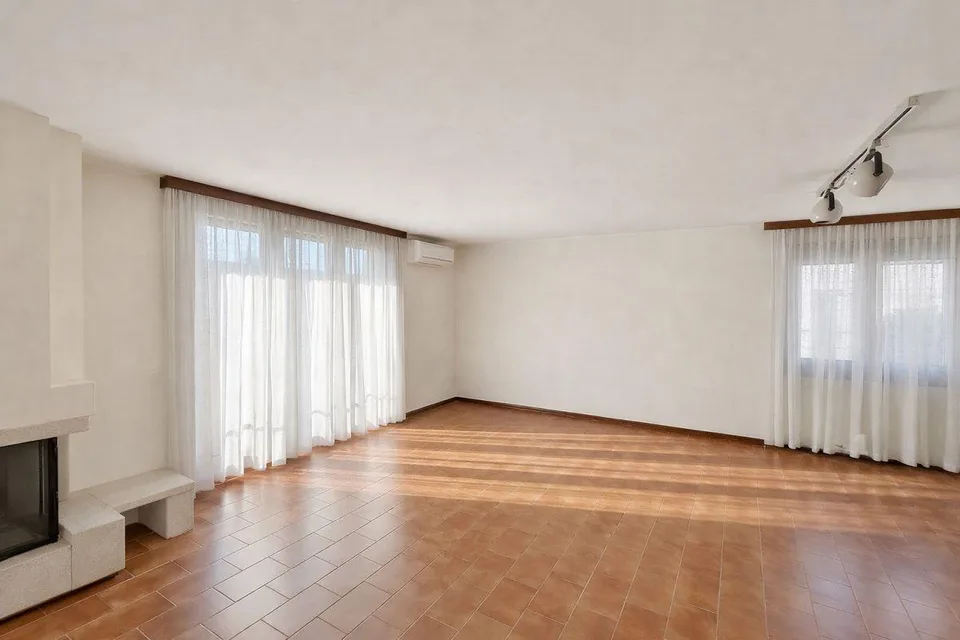 Casa unifamiliare con giardino e vista aperta