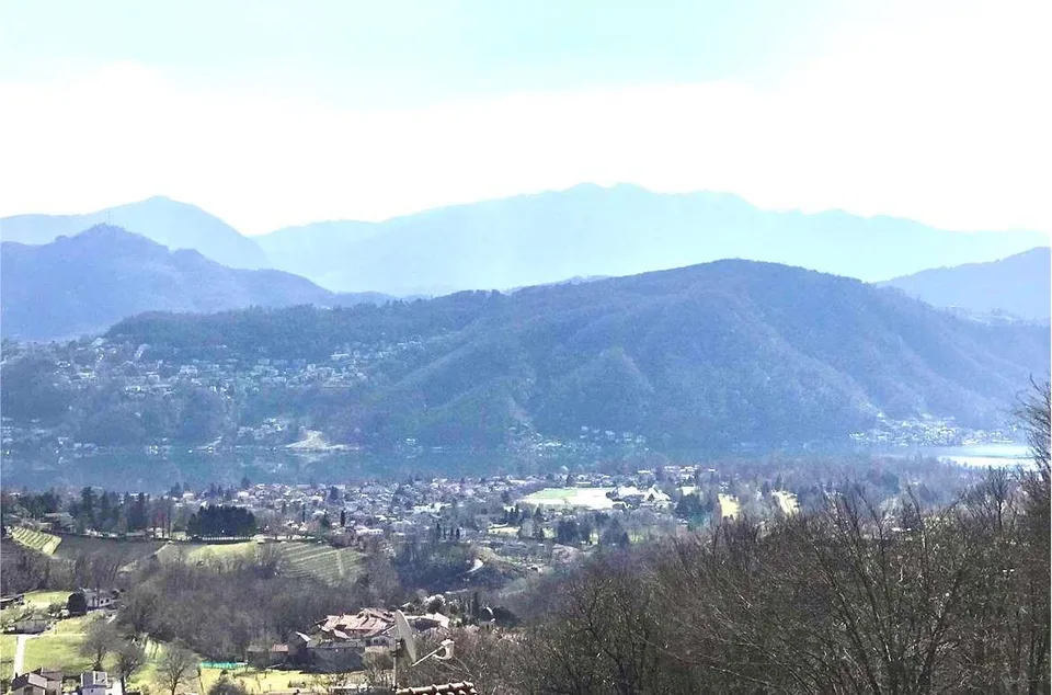 Schöne 7,5-Zimmer-Villa mit Seeblick im Grünen