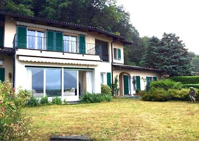 Bellissima villa 7.5 locali vista lago nel verde