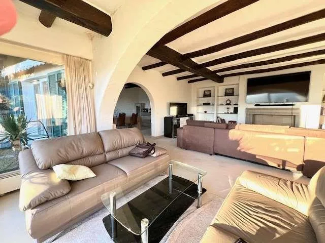 Schöne 7,5-Zimmer-Villa mit Seeblick im Grünen