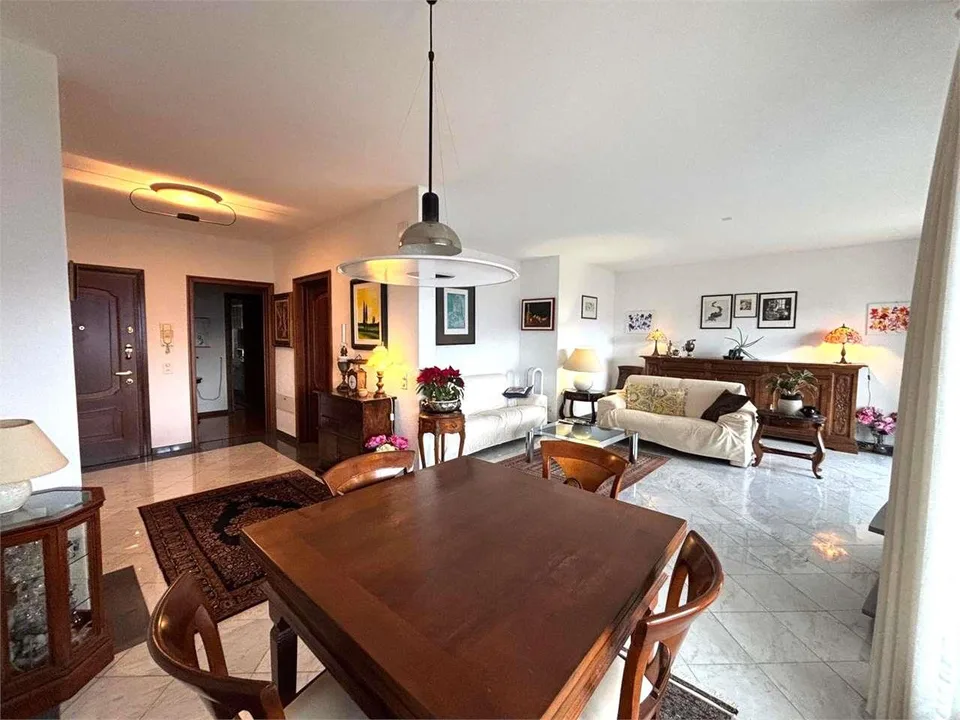 Geräumiges Dachgeschoß-Wohnung 4,5 Zimmer mit Seeblick
