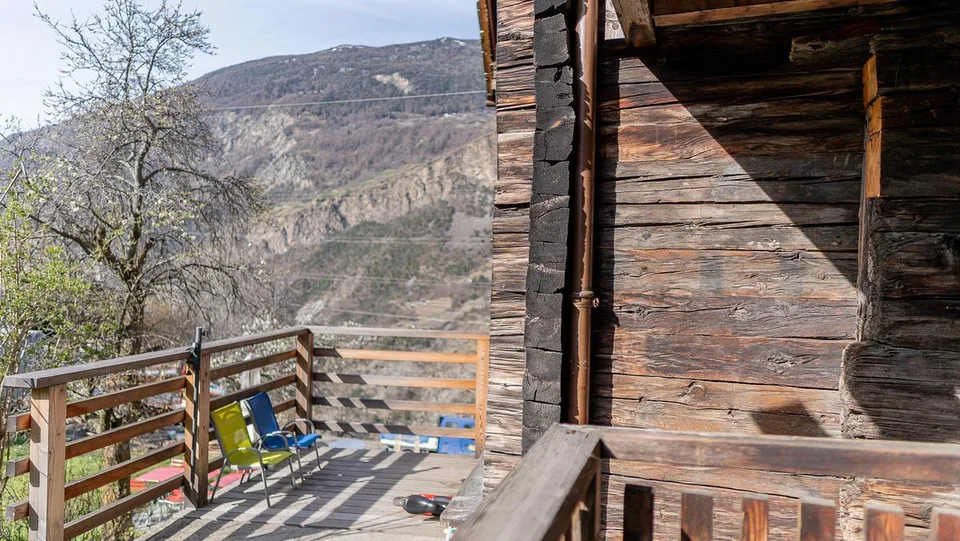 Appartamento affascinante in una casa vallesana rustica sopra Visp