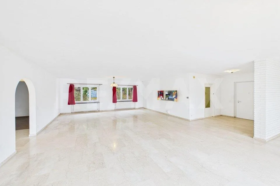 Casa unifamiliare con appartamento indipendente, vista lago e giardino
