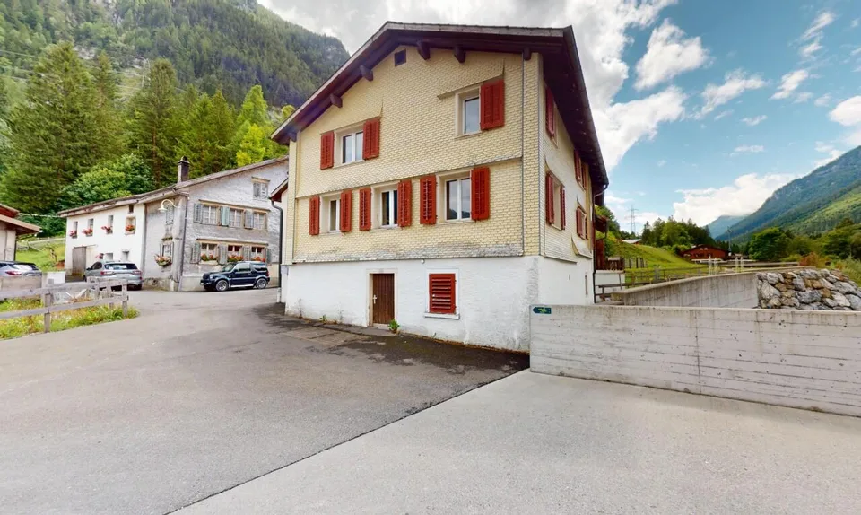 Haus mit Stall und grossem Grundstück in idyllischer Lage in Vättis SG