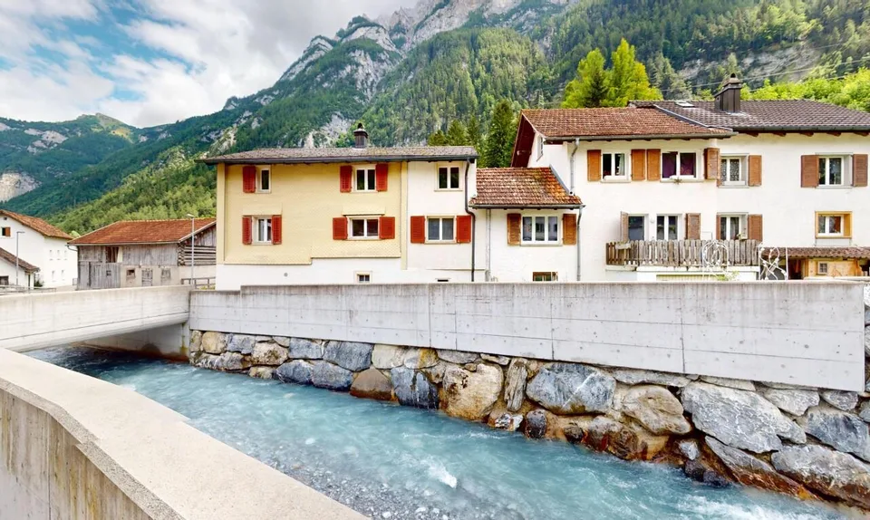 Maison avec étable et grand terrain dans un lieu idyllique à Vättis SG