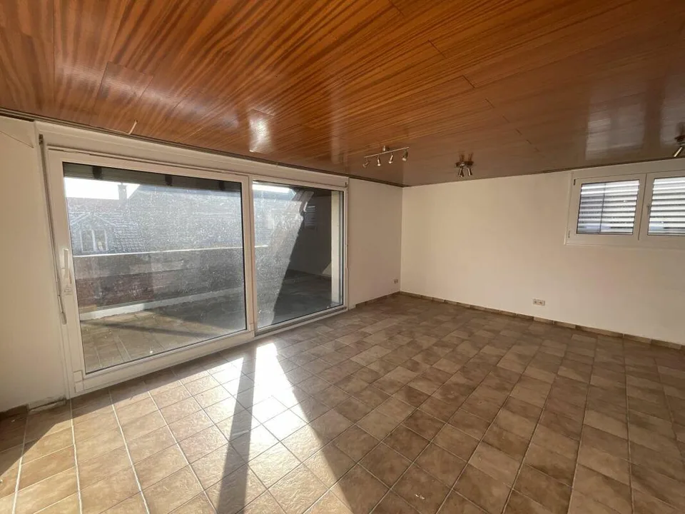 3½-Zimmer-Wohnung mit grosser Terrasse: ideales Renovationsobjekt
