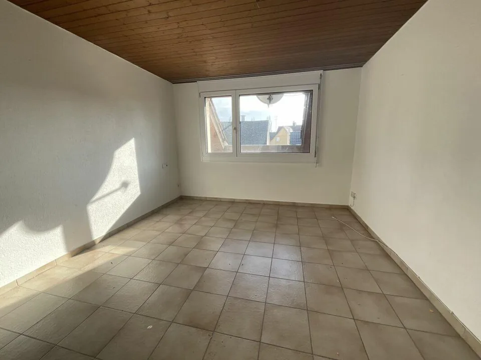 3½-Zimmer-Wohnung mit grosser Terrasse: ideales Renovationsobjekt