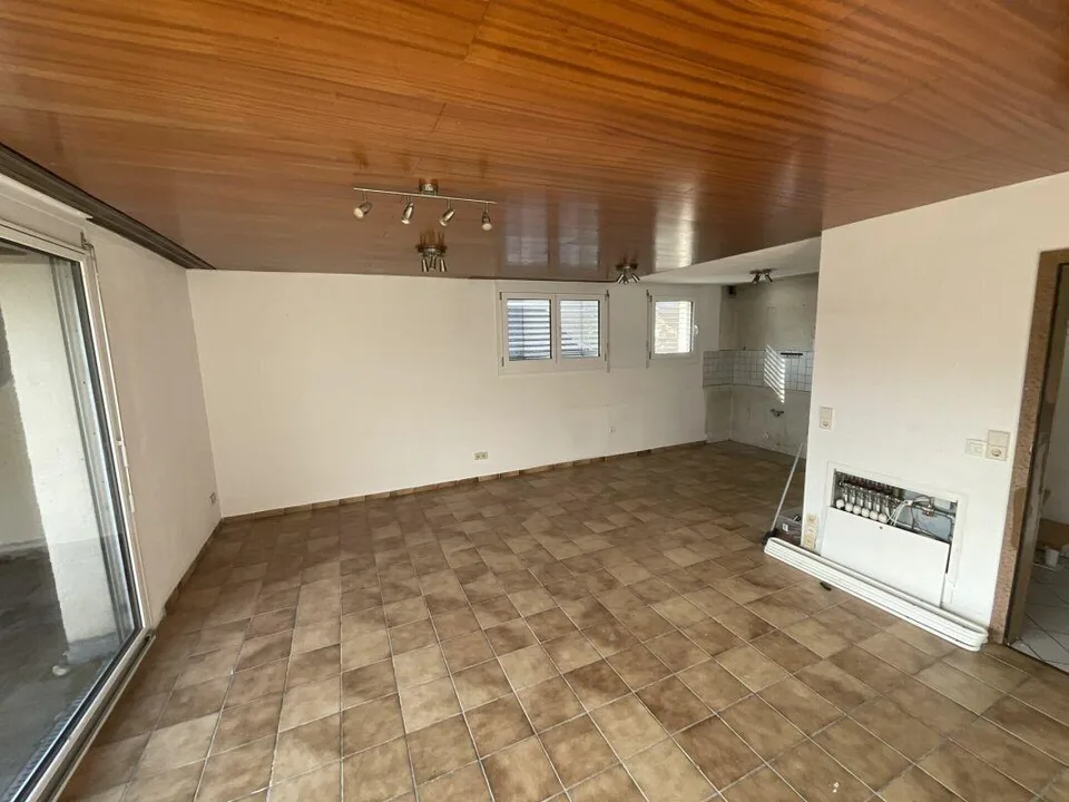 3½-Zimmer-Wohnung mit grosser Terrasse: ideales Renovationsobjekt – Foto 8 von 13