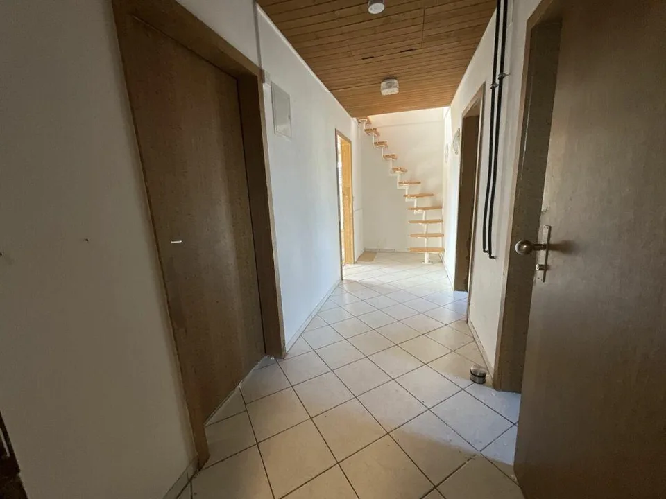 3½-Zimmer-Wohnung mit grosser Terrasse: ideales Renovationsobjekt – Foto 9 von 13