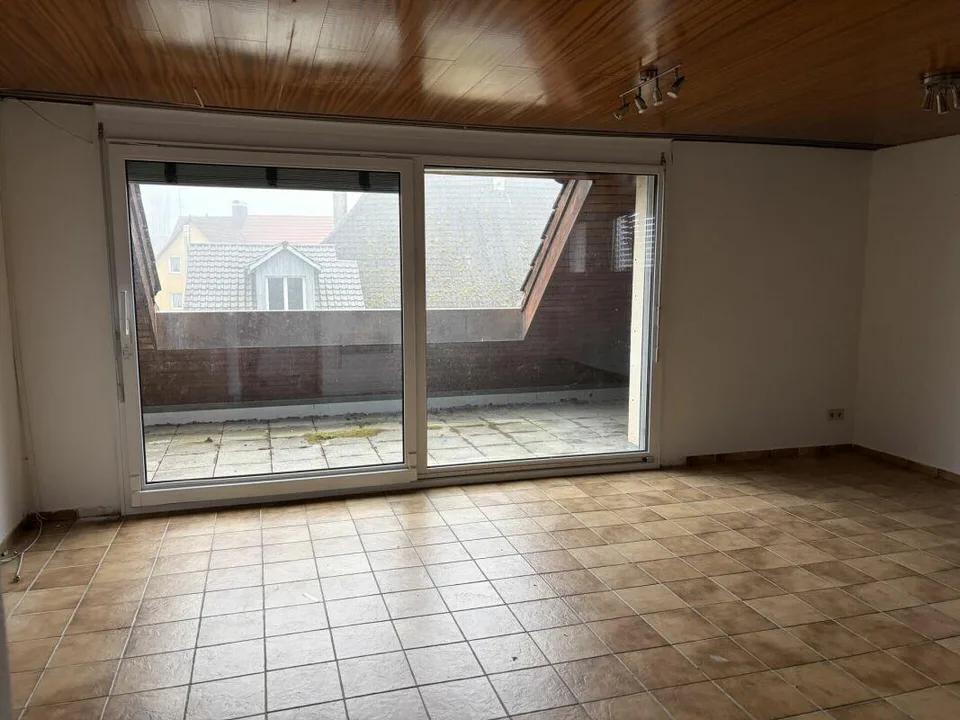 3½-Zimmer-Wohnung mit grosser Terrasse: ideales Renovationsobjekt