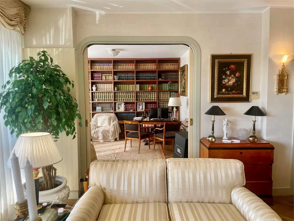 Prästigöse Dachgeschoßwohnung mit Terrasse und atemberaubendem Seeblick